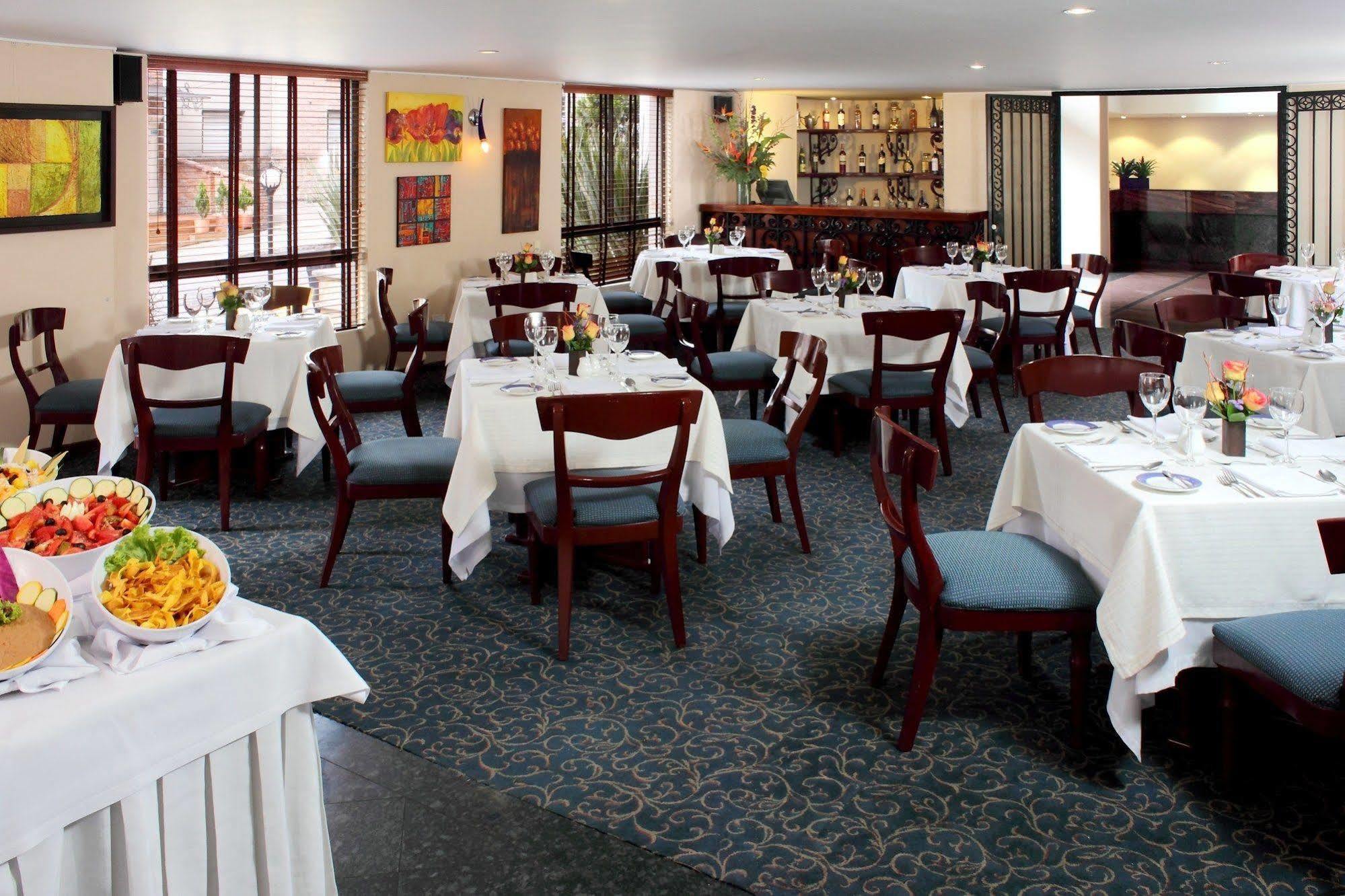 Hotel Estelar Suites Jones Bogotá Restaurante foto